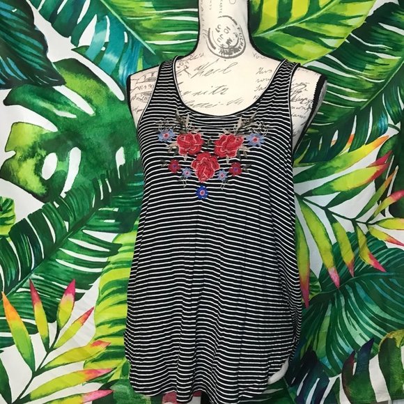 EUC $40 American Eagle Medium Black White Heart Floral Embroidered Summer Tank - Picture 1 of 6